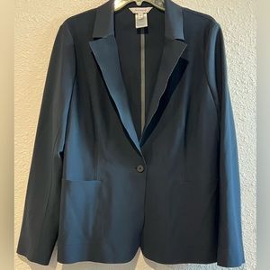 BR Standard women’s size 16 blazer.
